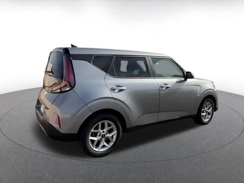 Used 2025 Kia Soul LX w/ LX Technology Package FWD image 15