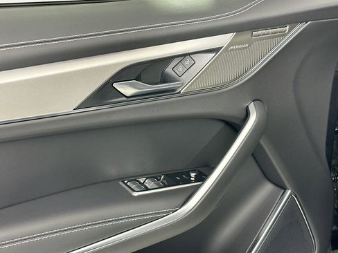 Certified 2025 Jaguar F-PACE R-Dynamic S image 15