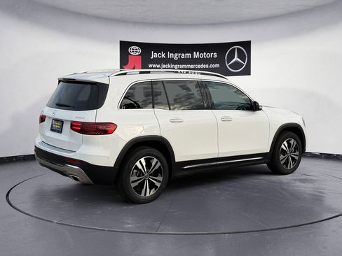 New 2026 Mercedes-Benz GLB 250 4MATIC image 5