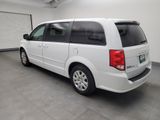 Used 2017 Dodge Grand Caravan SE image 3