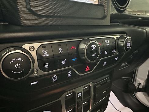 Used 2020 Jeep Wrangler Unlimited Sport image 13