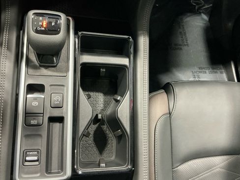 Used 2024 Nissan Pathfinder Platinum w/ Cargo Package image 16