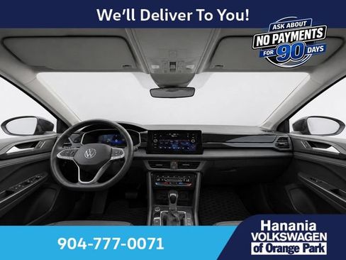 Used 2025 Volkswagen Taos SE FWD image 15
