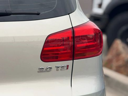 Used 2015 Volkswagen Tiguan S image 11