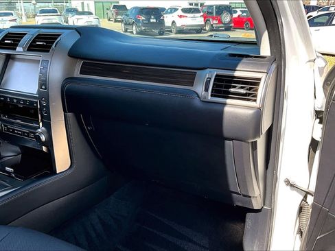 Used 2015 Lexus GX 460 image 16