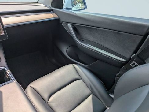 Used 2021 Tesla Model Y Long Range AWD/4WD image 18