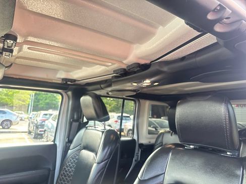 Used 2022 Jeep Wrangler Unlimited Sahara AWD/4WD image 16