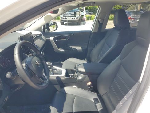 Used 2022 Toyota RAV4 XLE Premium image 17