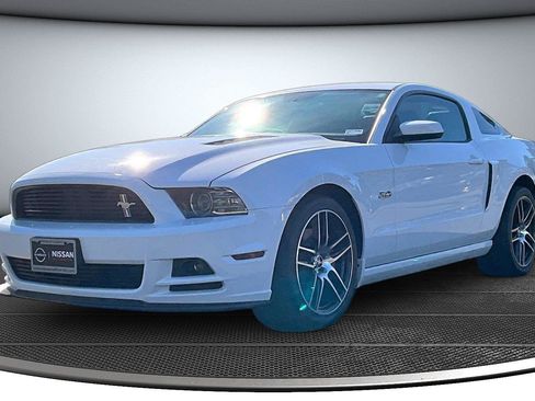 Used 2014 Ford Mustang GT Premium w/ Electronics Package RWD image 3
