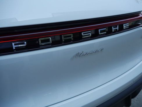 New 2026 Porsche Macan AWD/4WD image 11