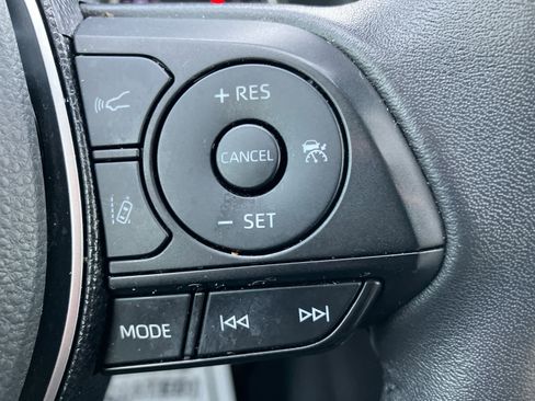 Used 2021 Toyota RAV4 XLE Premium image 16