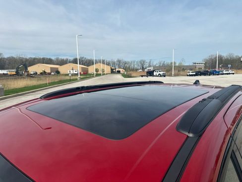 Used 2025 Chrysler Pacifica Limited FWD image 44