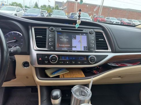 Used 2018 Toyota Highlander Limited AWD/4WD image 10