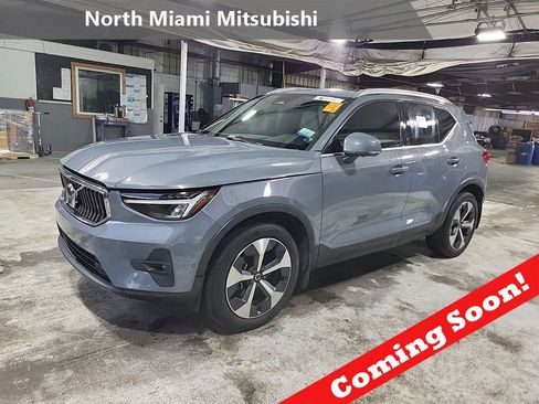 Used 2023 Volvo XC40 B5 Plus w/ Driver Assist Package AWD/4WD image 1