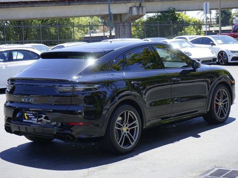 Used 2021 Porsche Cayenne GTS image 7