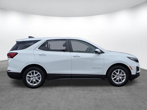 Used 2023 Chevrolet Equinox LT w/ Driver Convenience Package FWD image 3