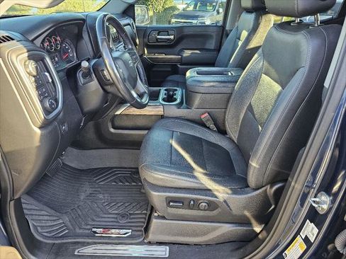 Used 2021 Chevrolet Silverado 1500 LT Trail Boss w/ Convenience Package II image 2