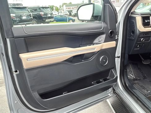 Used 2023 Ford Expedition Limited image 9