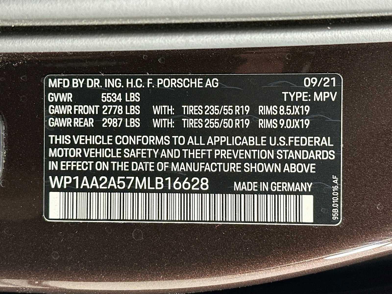 Certified 2021 Porsche Macan AWD/4WD image 33