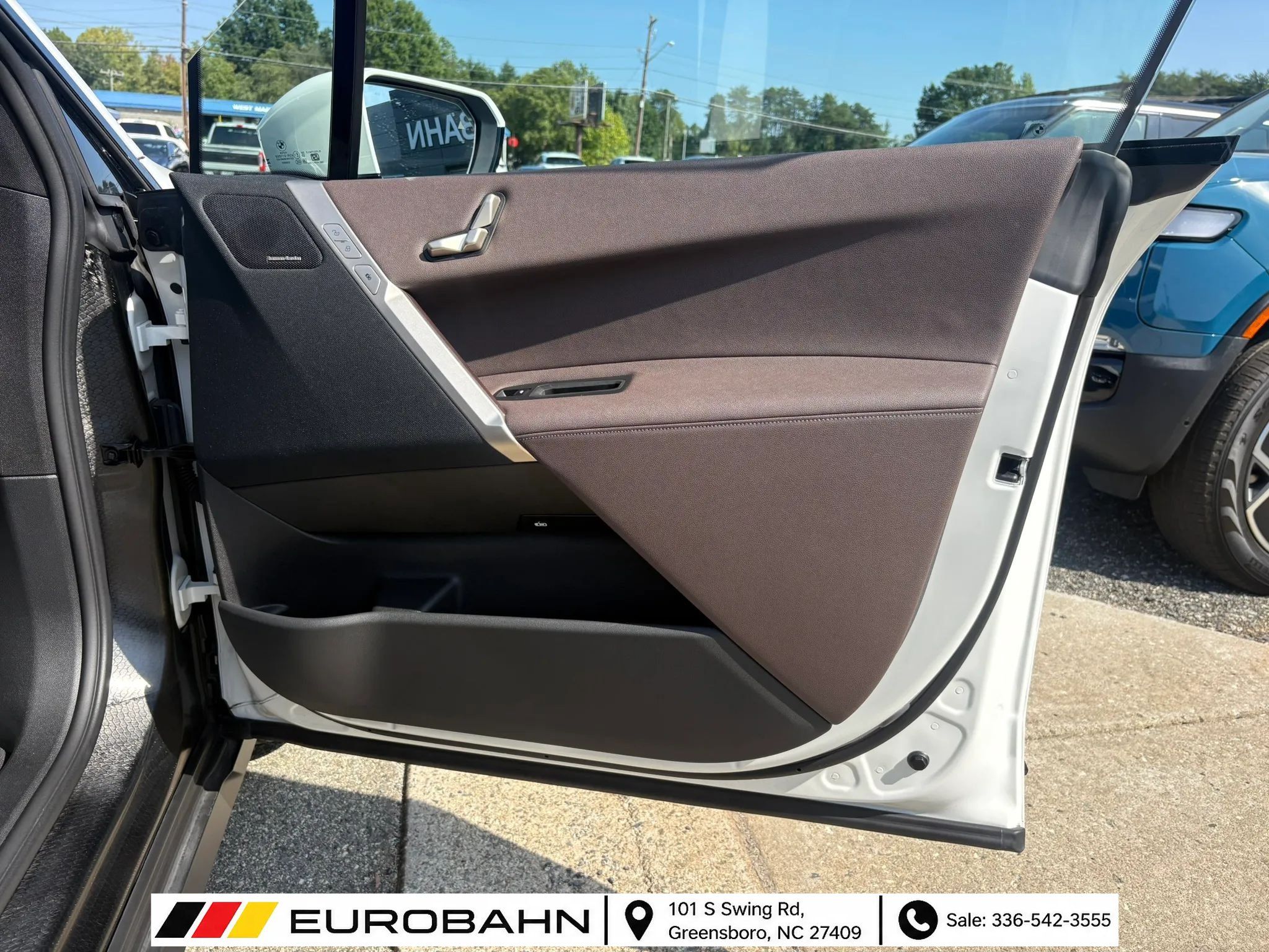 Used 2024 BMW iX xDrive50 AWD/4WD image 17