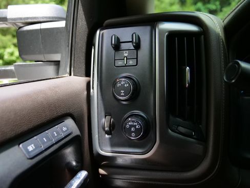 Used 2015 Chevrolet Silverado 2500 LTZ w/ Duramax Plus Package AWD/4WD image 15