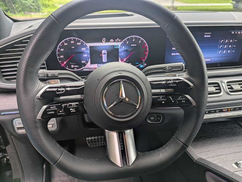 Used 2024 Mercedes-Benz GLS 450 4MATIC image 9