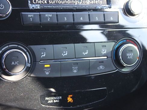 Used 2015 Nissan Rogue S image 32