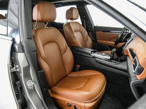 Used 2017 Maserati Levante S image 34