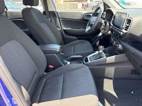 Used 2023 Hyundai Venue SE FWD image 11