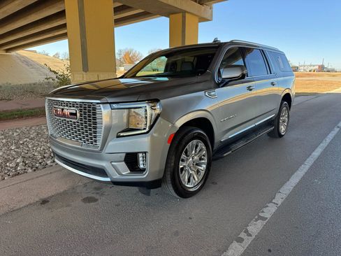 Used 2023 GMC Yukon XL Denali image 7