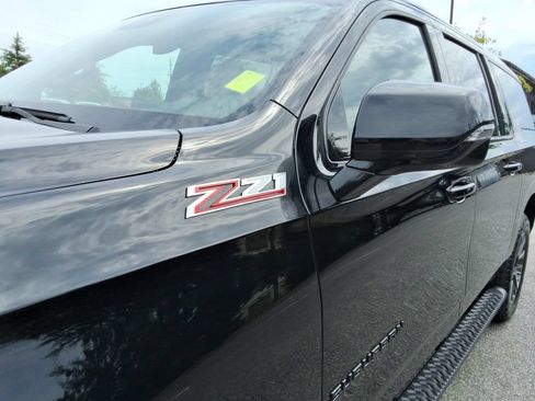 Certified 2023 Chevrolet Suburban Z71 w/ Luxury Package AWD/4WD image 11