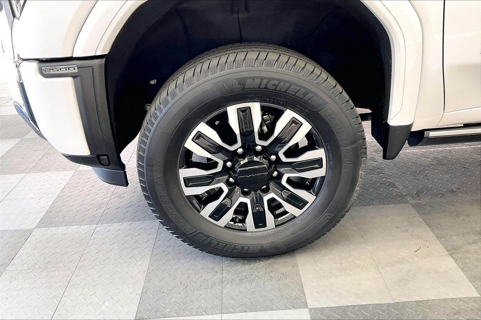 Used 2024 GMC Sierra 2500 Denali Ultimate AWD/4WD image 8