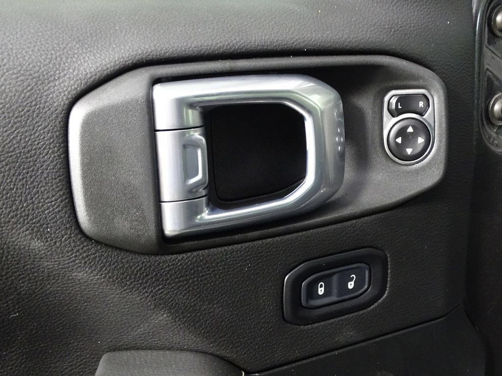 Used 2023 Jeep Wrangler Unlimited Sahara AWD/4WD image 18