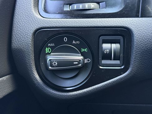 Used 2017 Volkswagen GTI SE FWD image 24