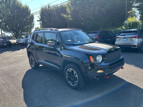 Used 2016 Jeep Renegade Trailhawk AWD/4WD image 2