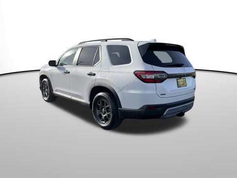 Used 2025 Honda Pilot TrailSport image 6