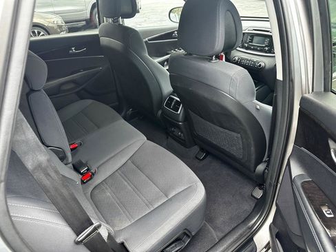 Used 2017 Kia Sorento AWD image 12