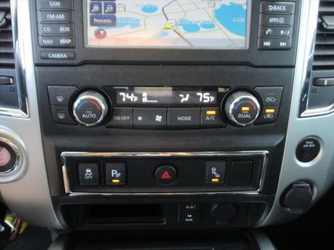 Used 2018 Nissan Titan SV w/ SV Convenience Package image 26