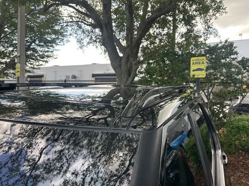 Used 2020 Land Rover Discovery Landmark image 26