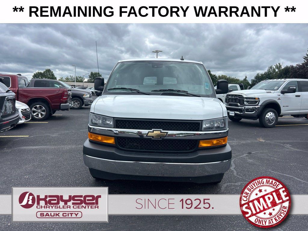 Used 2025 Chevrolet Express 3500 LT w/ LT Preferred Equipment Group RWD image 3