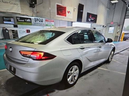 Used 2018 Buick Regal Preferred FWD image 3