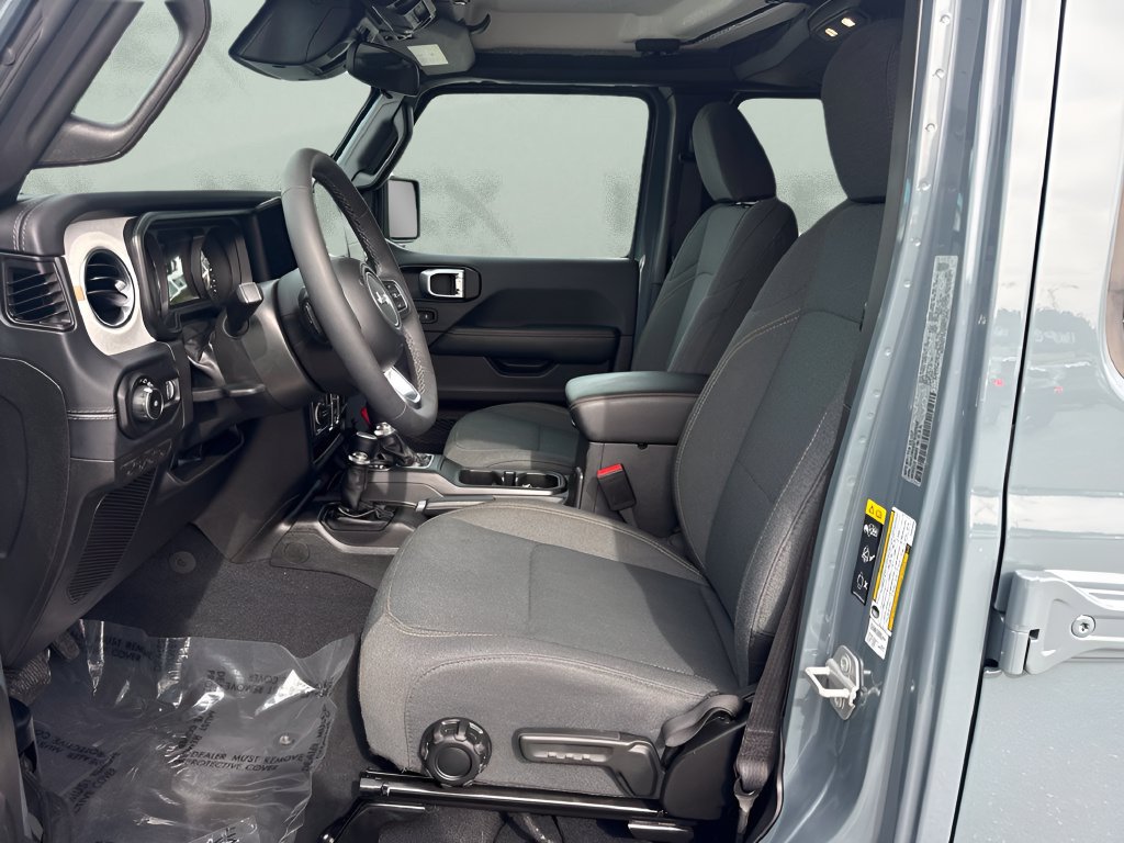 Used 2026 Jeep Wrangler Unlimited Sahara AWD/4WD image 9