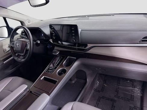 Certified 2024 Toyota Sienna XLE w/ XLE Plus Package image 31