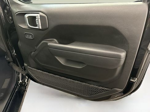 Used 2024 Jeep Wrangler Sport S image 32