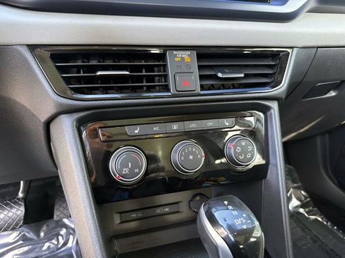 Used 2023 Volkswagen Taos SE image 25