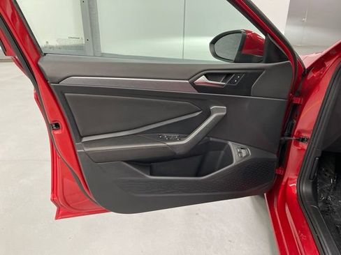 Used 2022 Volkswagen Jetta SE w/ Panoramic Sunroof Package FWD image 25