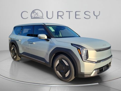New 2026 Kia EV9 Light RWD image 4