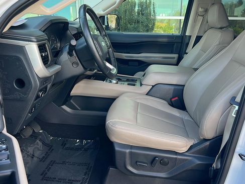 Certified 2024 Ford Expedition XLT image 10
