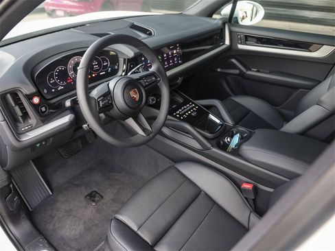 New 2025 Porsche Cayenne image 4
