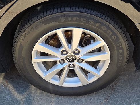 Used 2025 Toyota Camry LE image 5